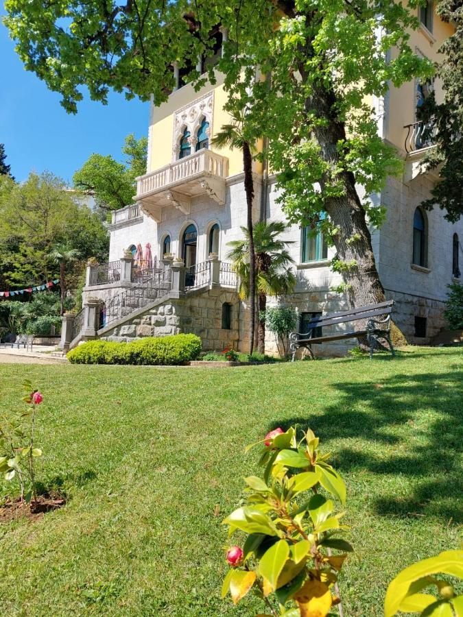 Hotel Villa Astra Lovran Exterior foto